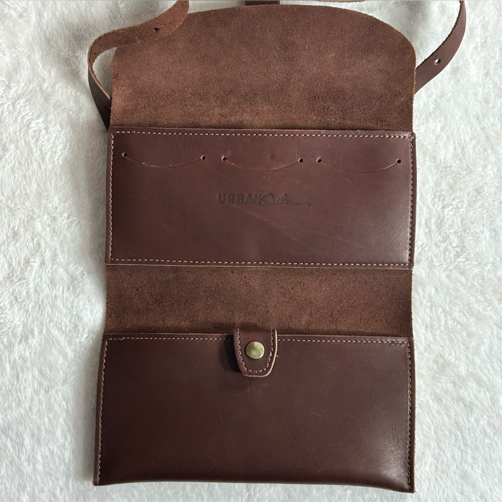 Urban Southern Elegant Brown Leather Envelope Crossbody Bag Adjustable Strap - Picture 4 of 12
